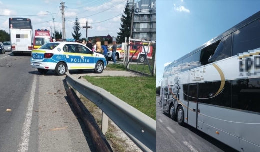 Stâlp de lemn, CĂZUT peste un autocar cu pasageri în Cluj. O persoană, rănită în urma impactului. FOTO